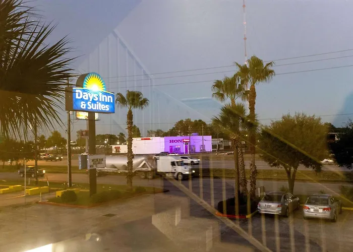 Days Inn & Suites By Wyndham Houston North/Aldine