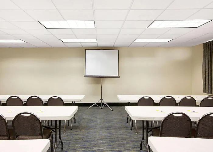 Days Inn & Suites By Wyndham Houston North/Aldine