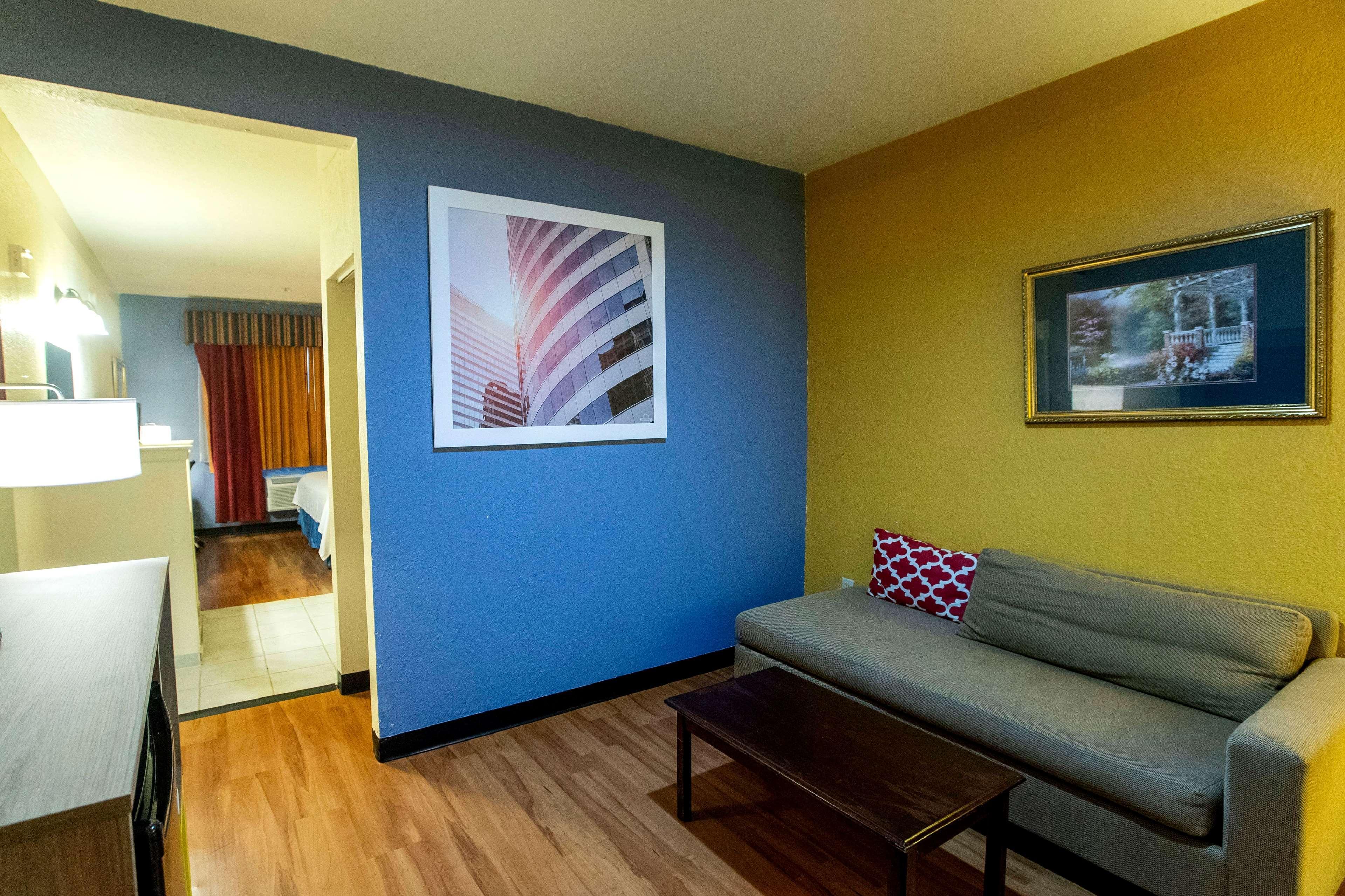 Days & By Wyndham North/aldine